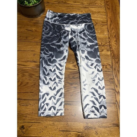 𝅺lululemon Wunder Under Crop Full On Luon Size 6 Pretty Plume Angel Wing Black - Picture 1 of 8